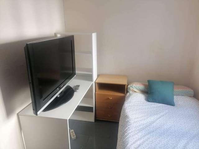 Se alquila habitación en apartamento de 3 habitaciones en Paterna, Valencia
