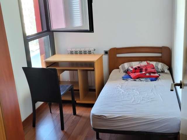 Se alquila habitación en apartamento de 1 dormitorio en Barcelona