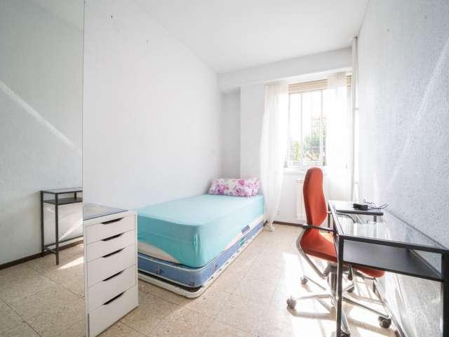 Se alquila habitación en apartamento de 2 dormitorios en Tetuán, Madrid