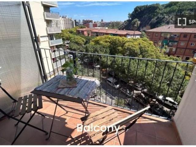 Se alquila habitación en apartamento de 2 dormitorios en Barcelona