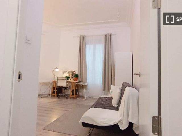 Se alquila habitación en apartamento de 2 dormitorios en Extramurs, Valencia
