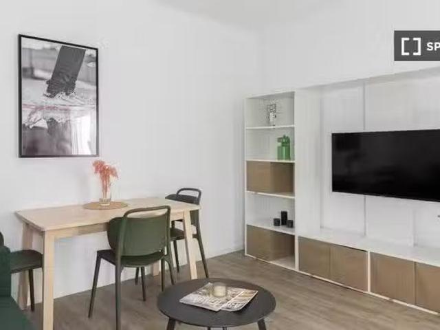 Se alquila habitación en apartamento de 2 dormitorios en Getaf.
