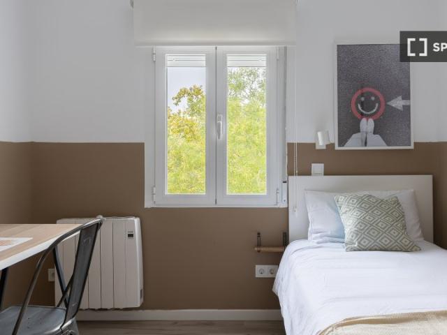 Se alquila habitación en apartamento de 2 dormitorios en Getafe, Madrid
