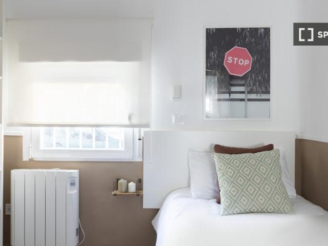 Se alquila habitación en apartamento de 2 dormitorios en Getafe, Madrid