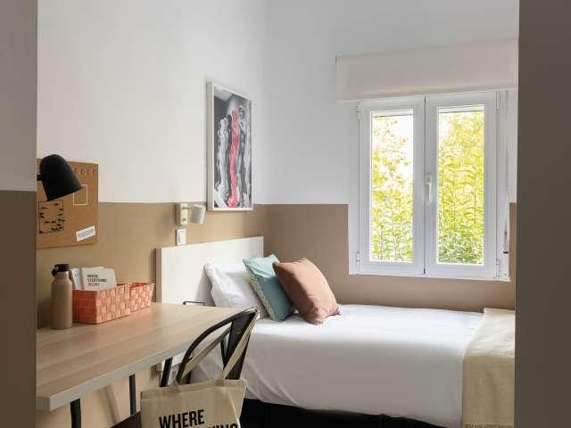 Se alquila habitación en apartamento de 2 dormitorios en Getafe, Madrid