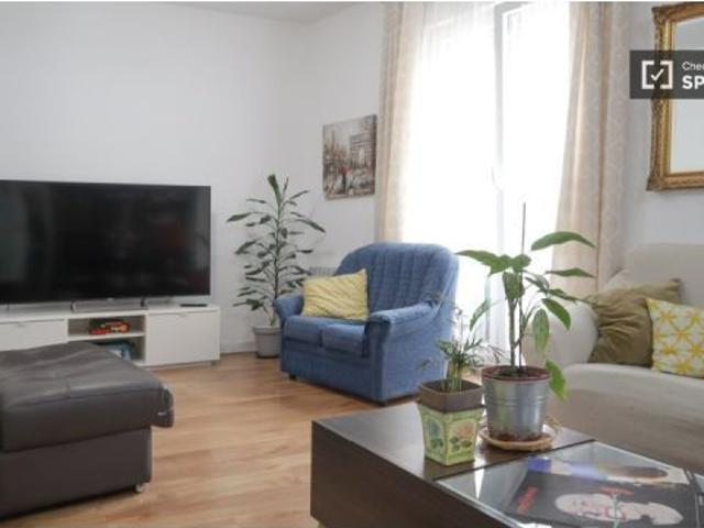 Se alquila habitación en apartamento de 2 dormitorios en Lavapiés