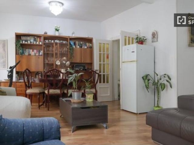Se alquila habitación en apartamento de 2 dormitorios en Lavapiés