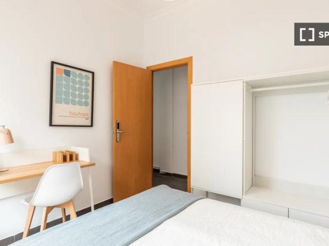 Se alquila habitación en apartamento de 7 dormitorios en L'Eixample, Valencia