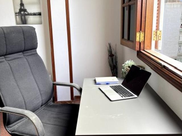 Se alquila habitación en apartamento de 4 dormitorios