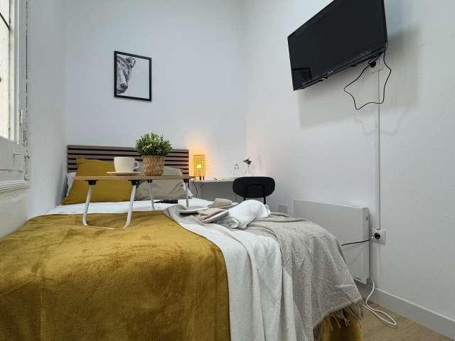 Se alquila habitación en apartamento de 4 dormitorios en Centro, Madrid