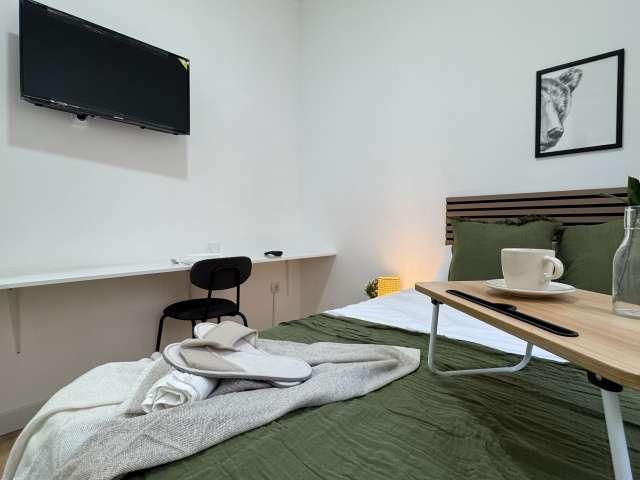 Se alquila habitación en apartamento de 4 dormitorios en Centro, Madrid