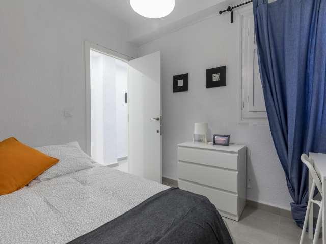 Se alquila habitación en apartamento de 4 dormitorios en El Cabanyal