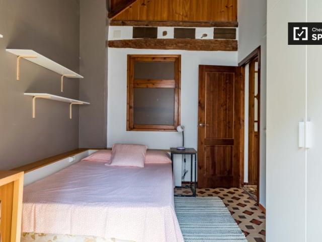 Se alquila habitación en apartamento de 4 dormitorios en Extramurs, Valencia