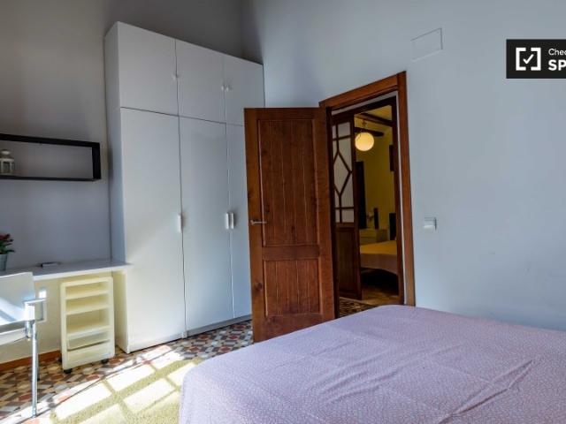 Se alquila habitación en apartamento de 4 dormitorios en Extramurs, Valencia