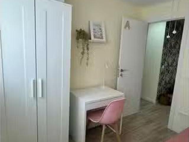 Se alquila habitación en apartamento de 4 dormitorios en Getaf.