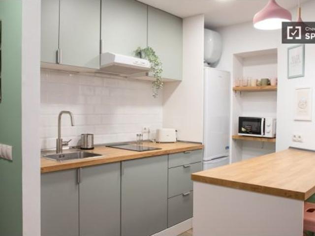 Se alquila habitación en apartamento de 4 dormitorios en Getafe