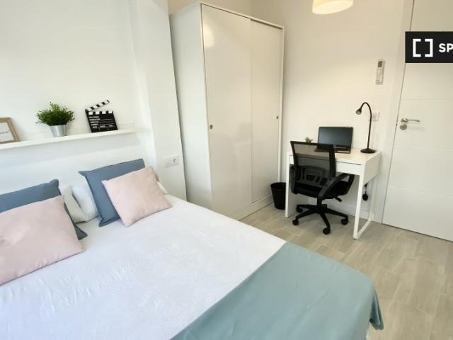 Se alquila habitación en apartamento de 4 dormitorios en Getafe, Madrid