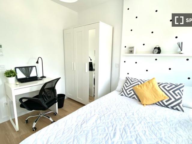 Se alquila habitación en apartamento de 4 dormitorios en Getafe, Madrid
