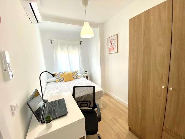 Se alquila habitación en apartamento de 4 dormitorios en Getafe, Madrid
