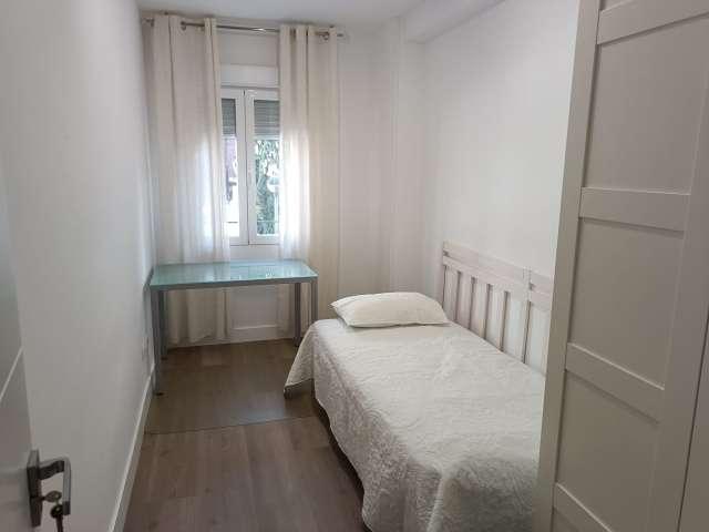 Se alquila habitación en apartamento de 4 dormitorios en Leganés, Madrid