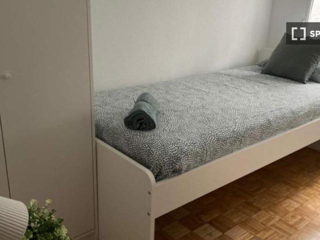 Se alquila habitación en apartamento de 4 dormitorios en Retiro, Madrid