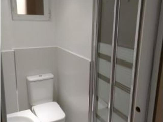 Se alquila habitación en apartamento de 4 dormitorios en Salamanca