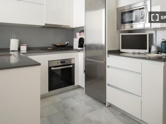 Se alquila habitación en apartamento de 4 habitaciones en La Fama, Murica