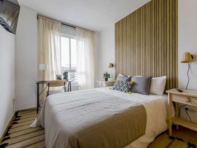 Se alquila habitación en apartamento de 5 dormitorios en Atocha, Madrid