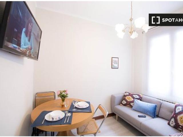 Se alquila habitación en apartamento de 5 dormitorios en Casco Viejo
