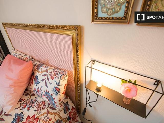 Se alquila habitación en apartamento de 5 dormitorios en Casco Viejo, Bilbao