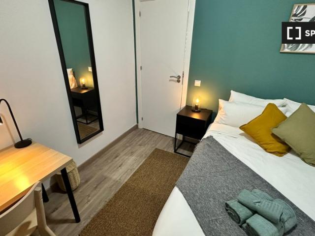 Habitación en piso compartido de 5 camas en alquiler en Embajadores, Madrid