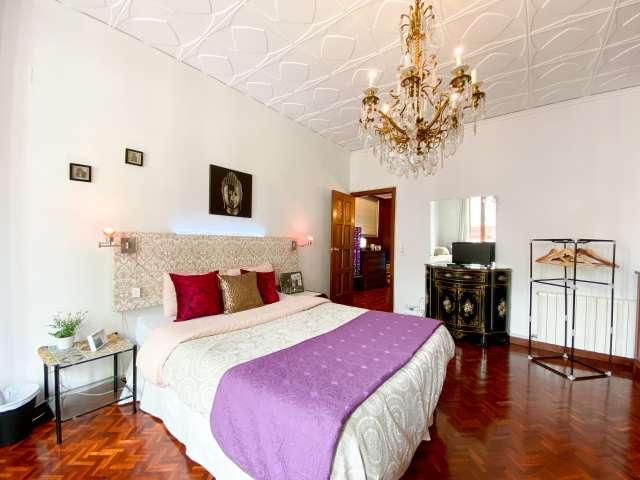 Se alquila habitación en apartamento de 5 dormitorios en Extramurs, Valencia