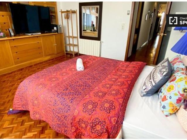 Se alquila habitación en apartamento de 5 dormitorios en Extramurs, Valencia