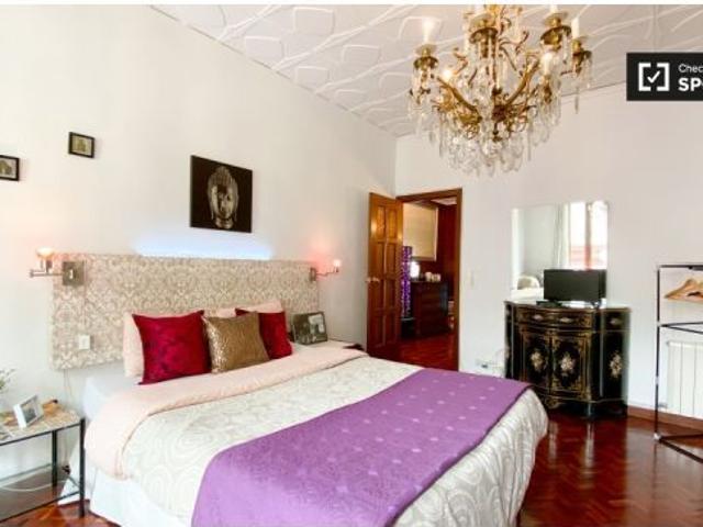 Se alquila habitación en apartamento de 5 dormitorios en Extramurs, Valencia