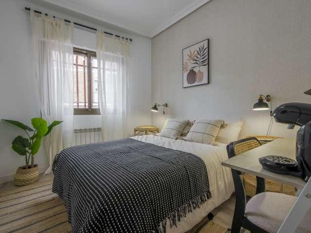 Se alquila habitación en apartamento de 5 dormitorios en Latina, Madrid