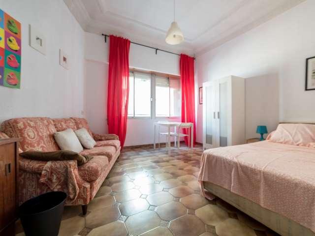 Se alquila habitación en apartamento de 6 dormitorios en Extramurs, Valencia