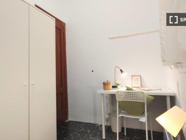 Se alquila habitación en apartamento de 6 dormitorios en Extramurs, Valencia