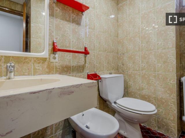 Se alquila habitación en apartamento de 6 dormitorios en Retiro, Madrid