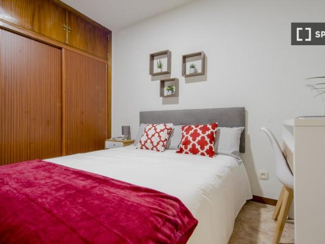 Se alquila habitación en apartamento de 6 dormitorios en Retiro, Madrid