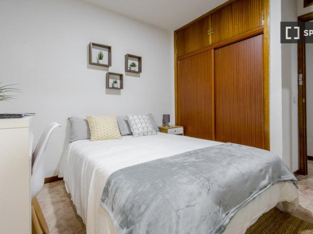 Se alquila habitación en apartamento de 6 dormitorios en Retiro, Madrid