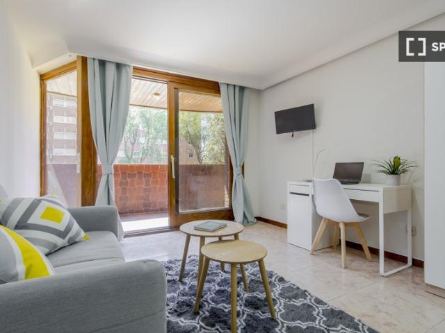Se alquila habitación en apartamento de 6 dormitorios en Retiro, Madrid