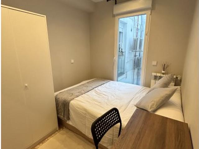 Se alquila habitación en apartamento de 6 habitaciones en Centro, Madrid