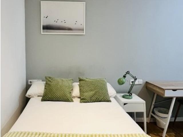 Se alquila habitación en apartamento de 6 habitaciones en Centro, Madrid