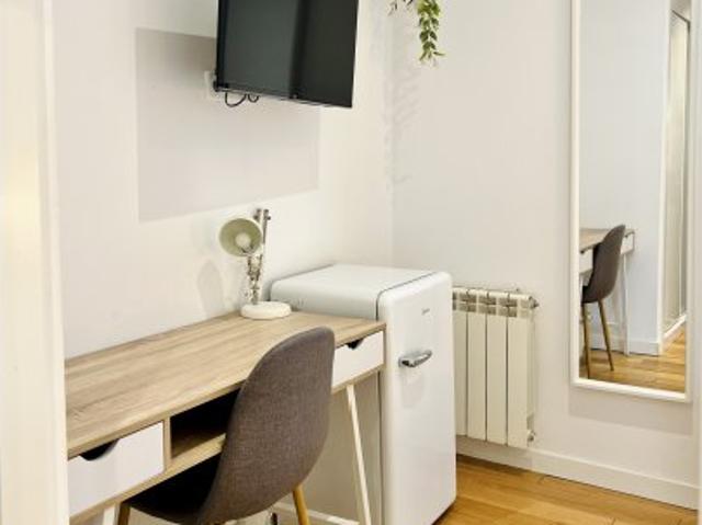 Se alquila habitación en apartamento de 6 habitaciones en Centro, Madrid