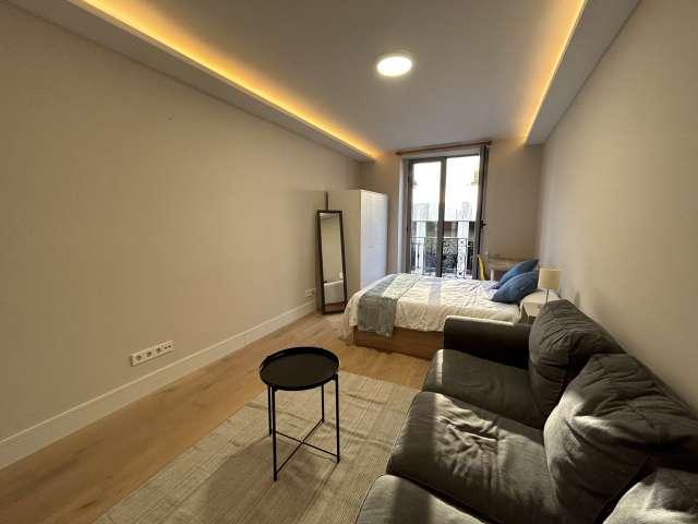 Se alquila habitación en apartamento de 6 habitaciones en Centro, Madrid