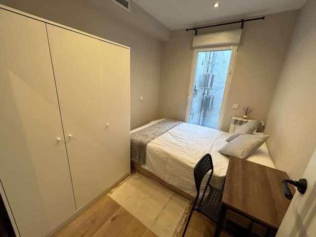 Se alquila habitación en apartamento de 6 habitaciones en Centro, Madrid