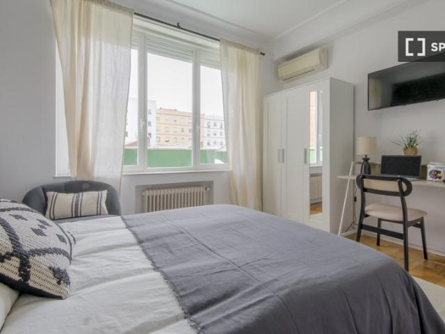 Se alquila habitación en apartamento de 9 dormitorios en Chamberí, Madrid