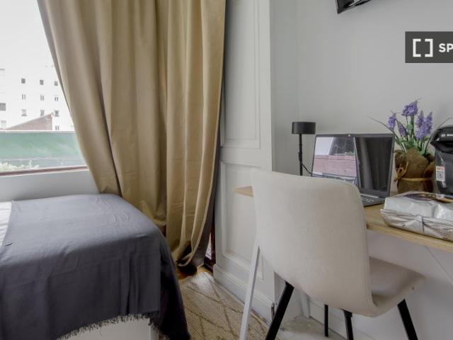 Se alquila habitación en apartamento de 9 dormitorios en Chamberí, Madrid