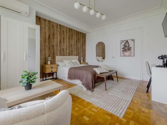 Se alquila habitación en apartamento de 9 dormitorios en Chamberí, Madrid