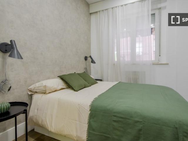 Se alquila habitación en apartamento de 9 dormitorios en Chamberí, Madrid